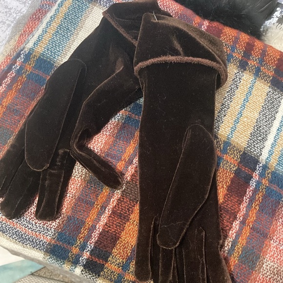 EUC Chocolate Brown Velour Gloves, size large - Picture 2 of 3